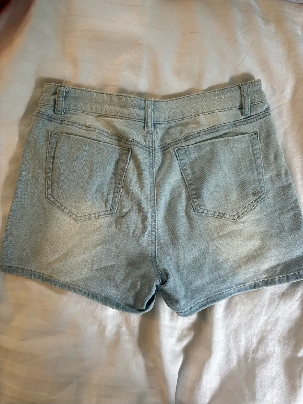 Light Wash Denim Women’s Shorts - indigo rein